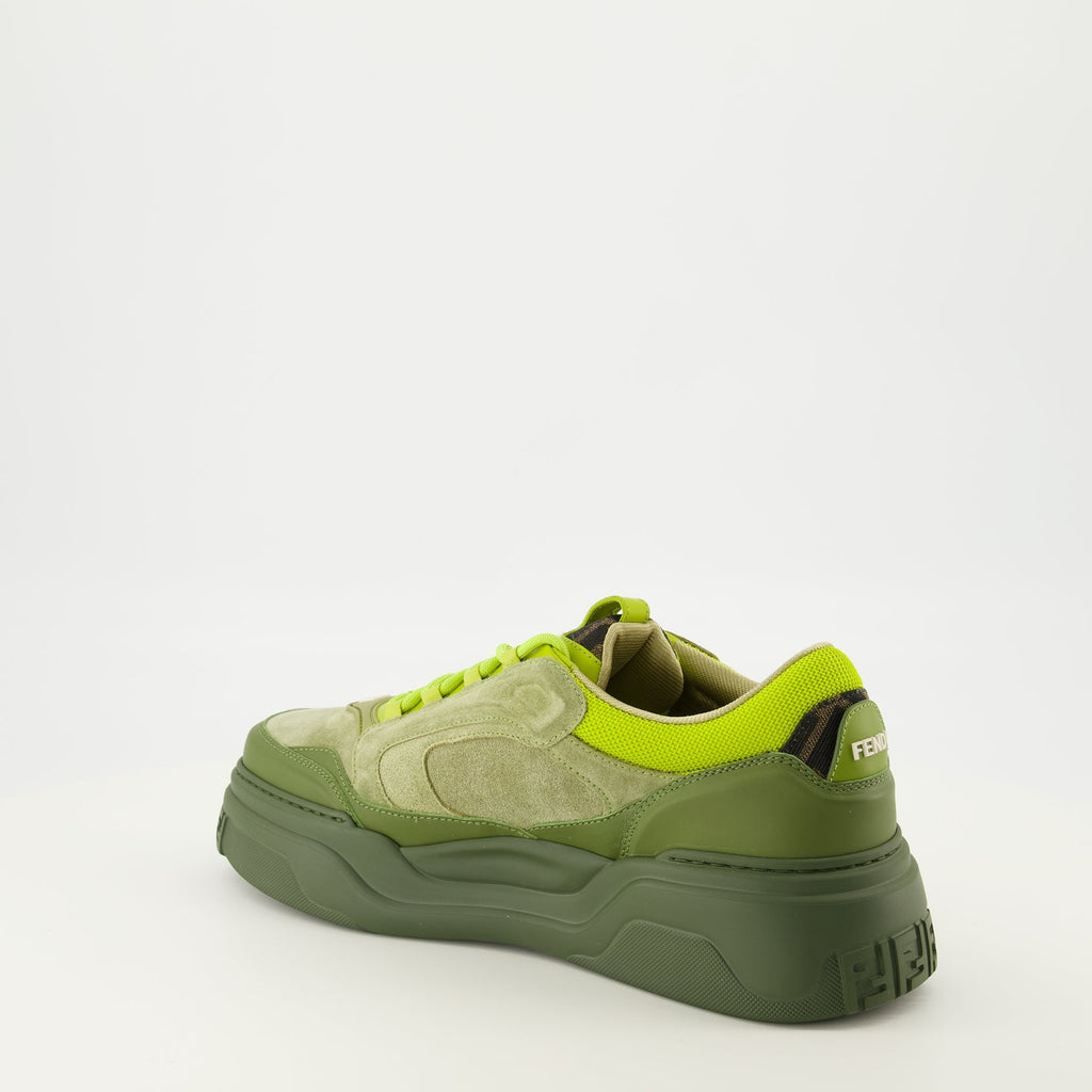Grüne Sneakers aus Veloursleder