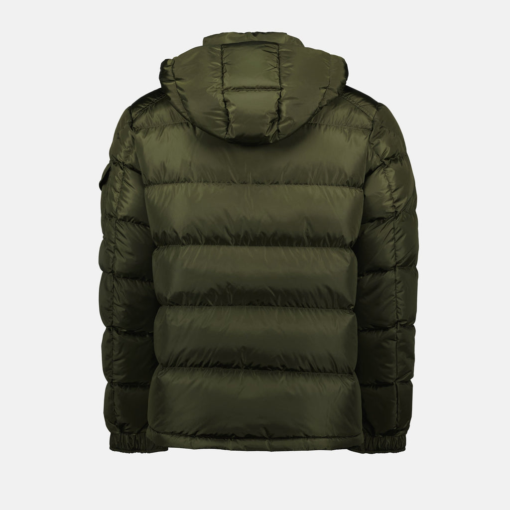 Image de la doudoune Maya kaki de Moncler pour homme - Saison Automne-Hiver 2025 - Vue du détail du produit 1