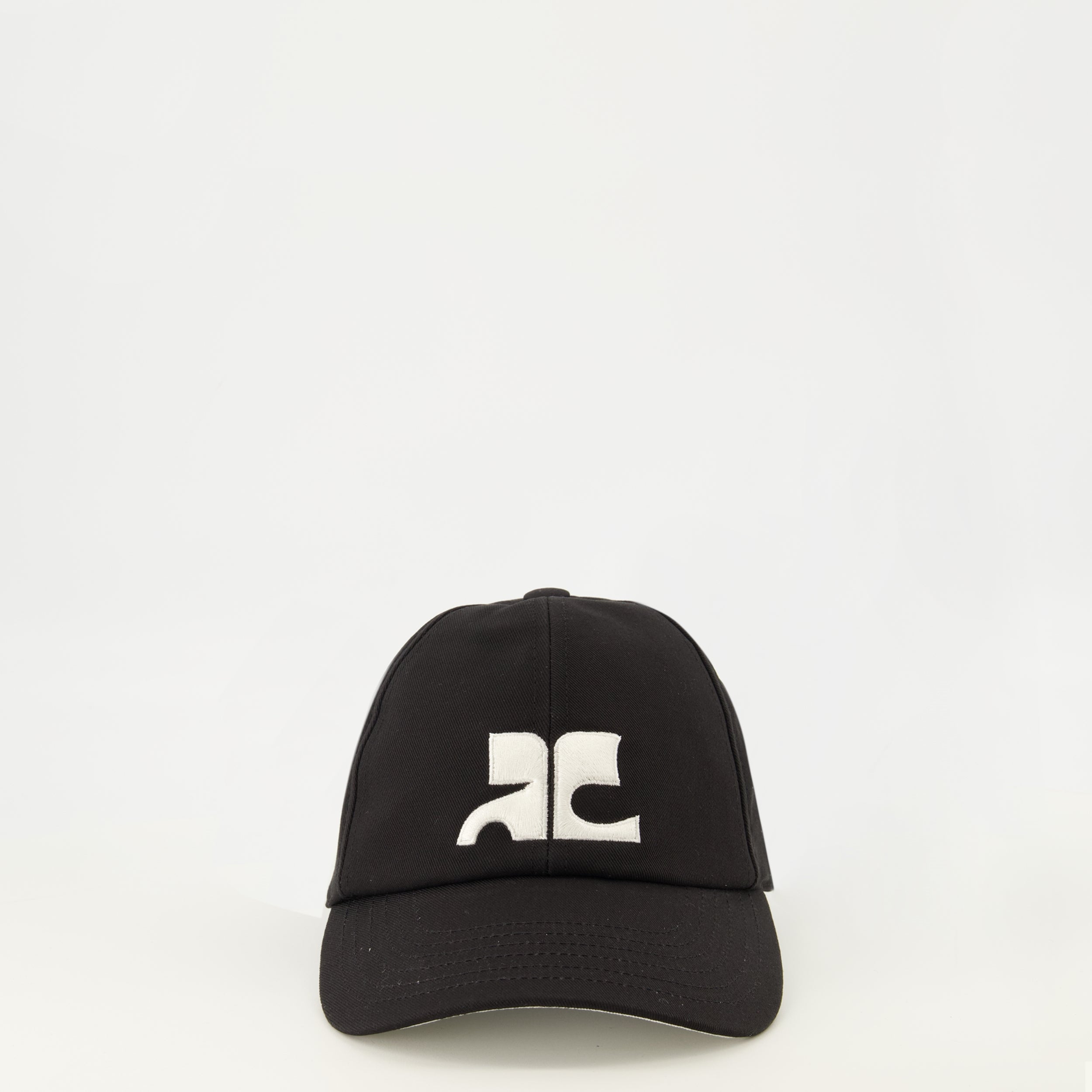 ブラック刺繍キャップ