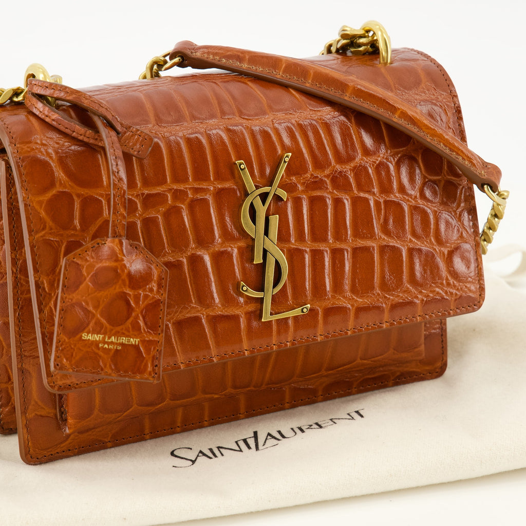 생 로랑의 여성용 선셋 스몰 크로크 이펙트 백 이미지 - 시즌 봄-여름 2026 - 세부사항 보기 1