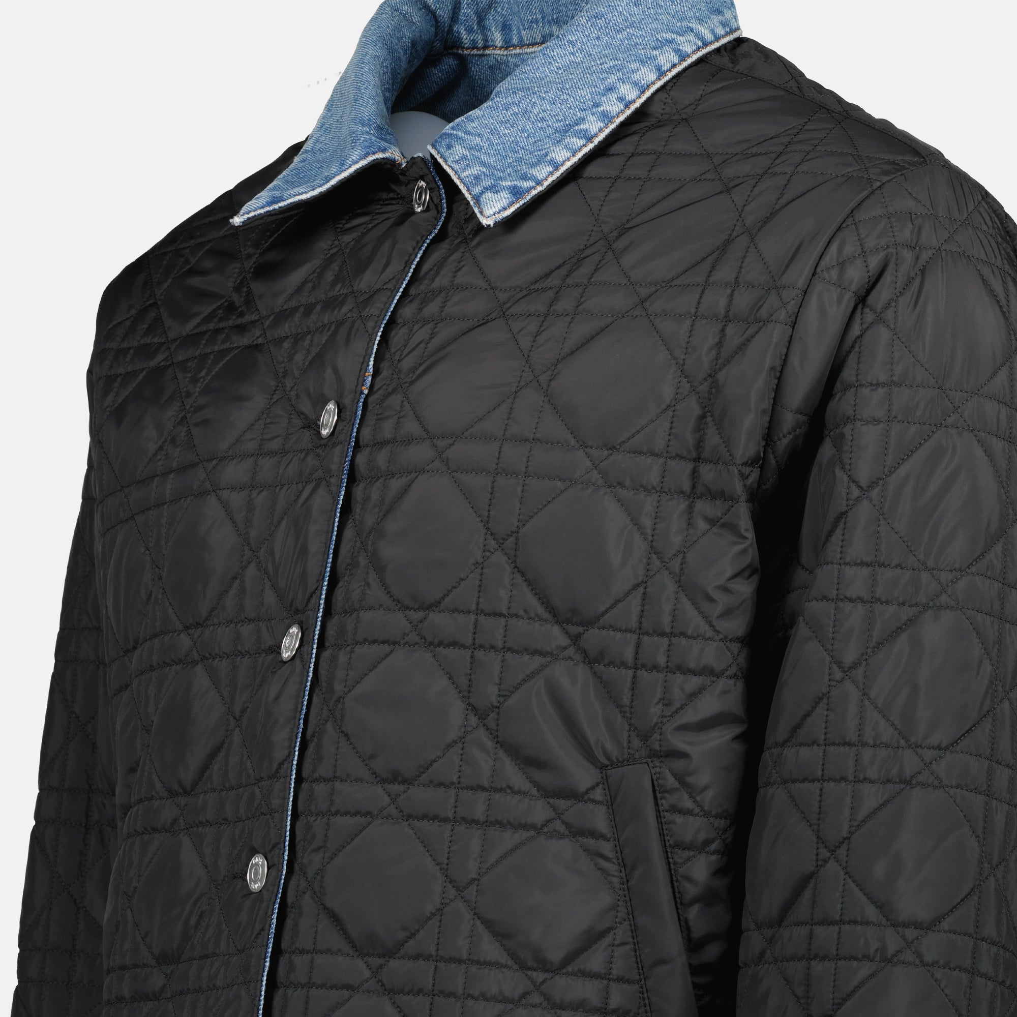 Imagen de la chaqueta de mezclilla Cannage reversible de Dior para hombres - Temporada Primavera-Verano 2026 - Vista de detalle 6
