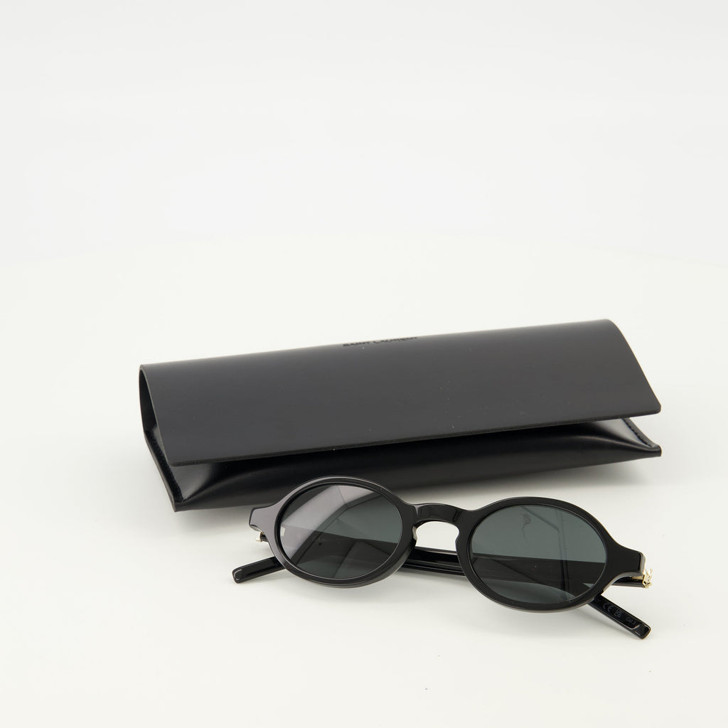 Image of SL M161 Black Sunglasses by Saint Laurent for Unisex - Season Spring-Summer 2026 - Detail View 2