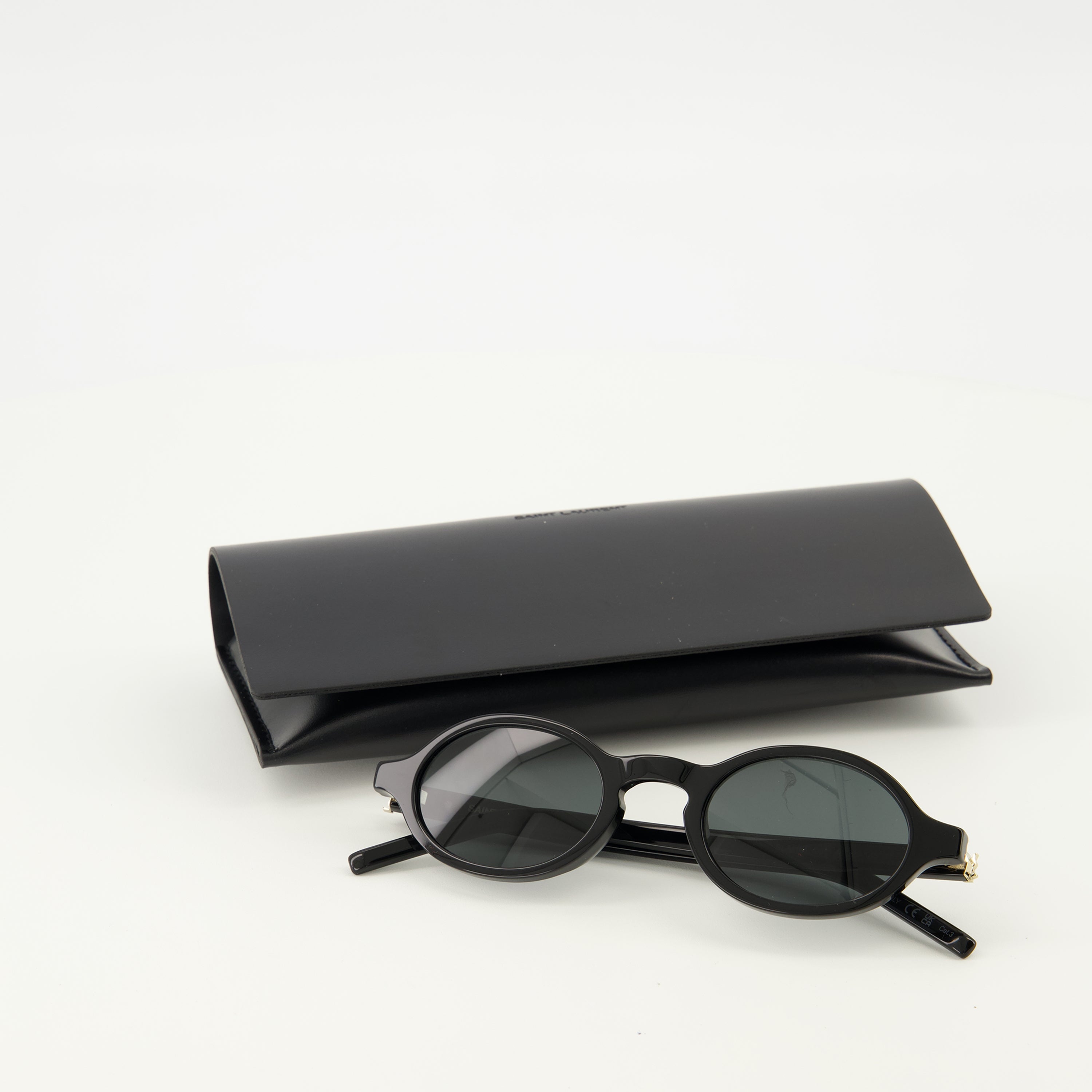 Image of SL M161 Black Sunglasses by Saint Laurent for Unisex - Season Spring-Summer 2026 - Detail View 2