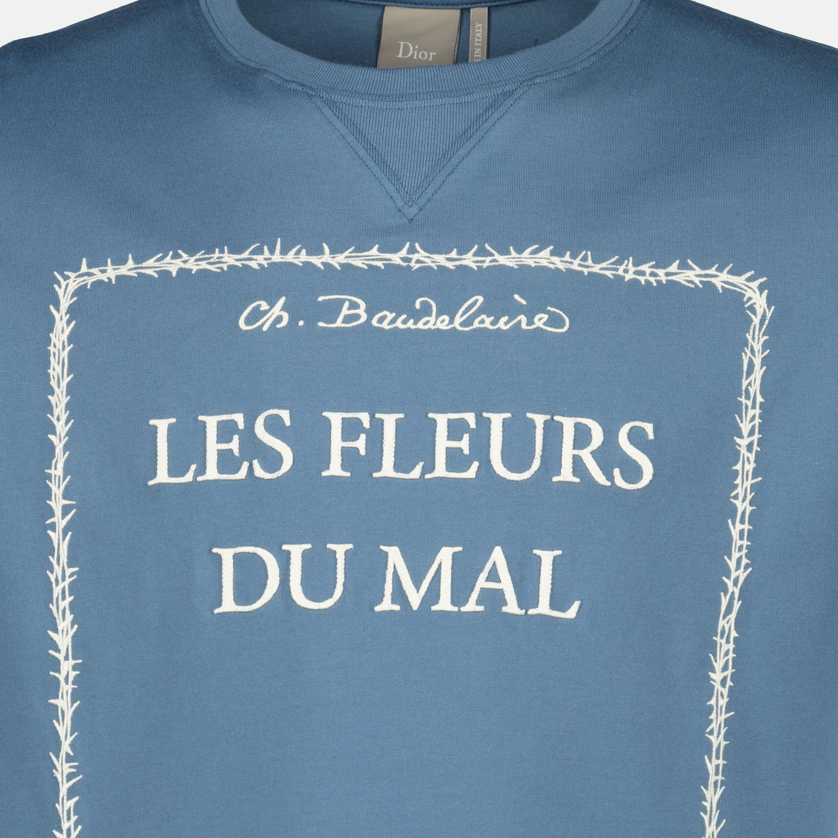 Blaut-Shirt mit besticktem Buchcover