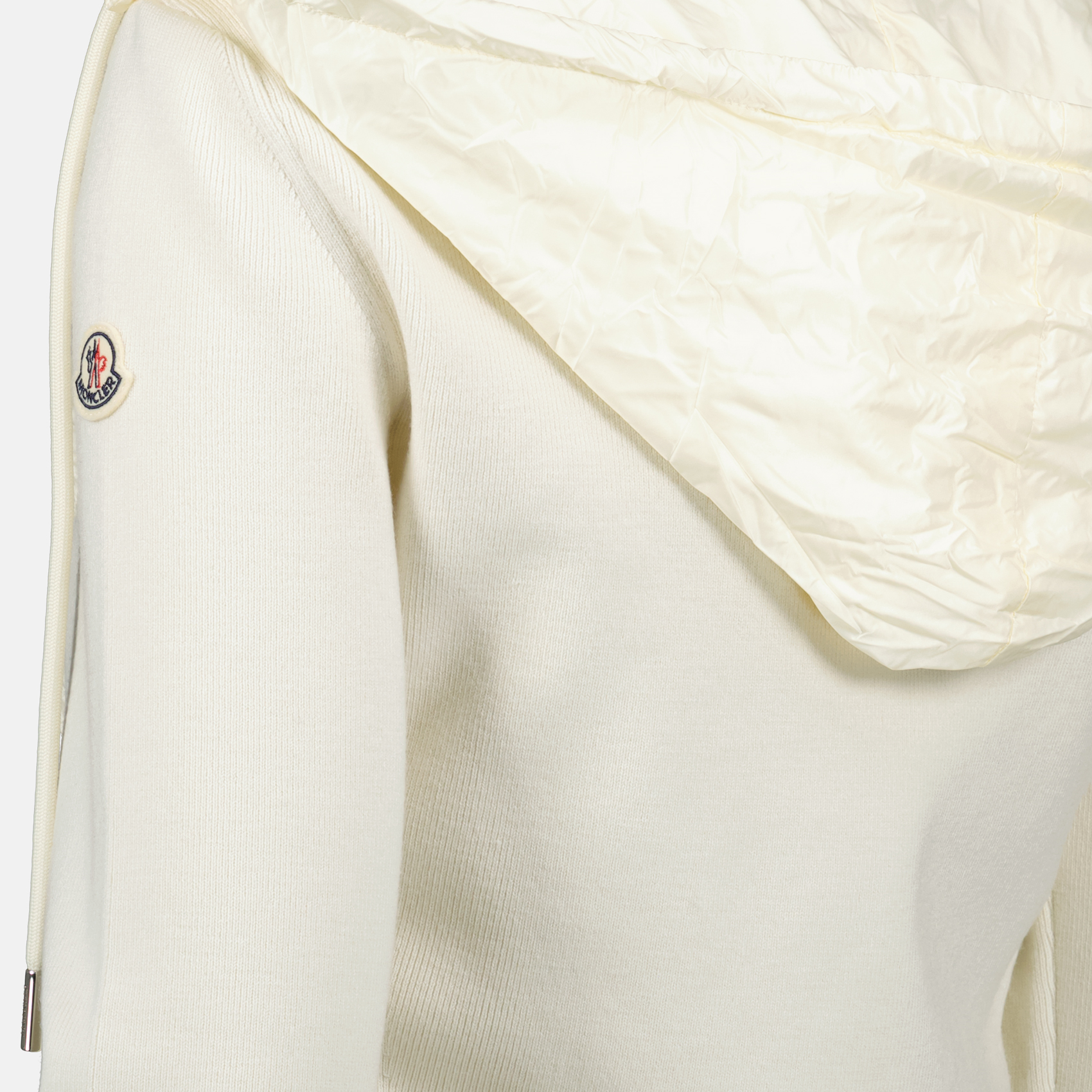 ベージュバイマテリアルジャケット