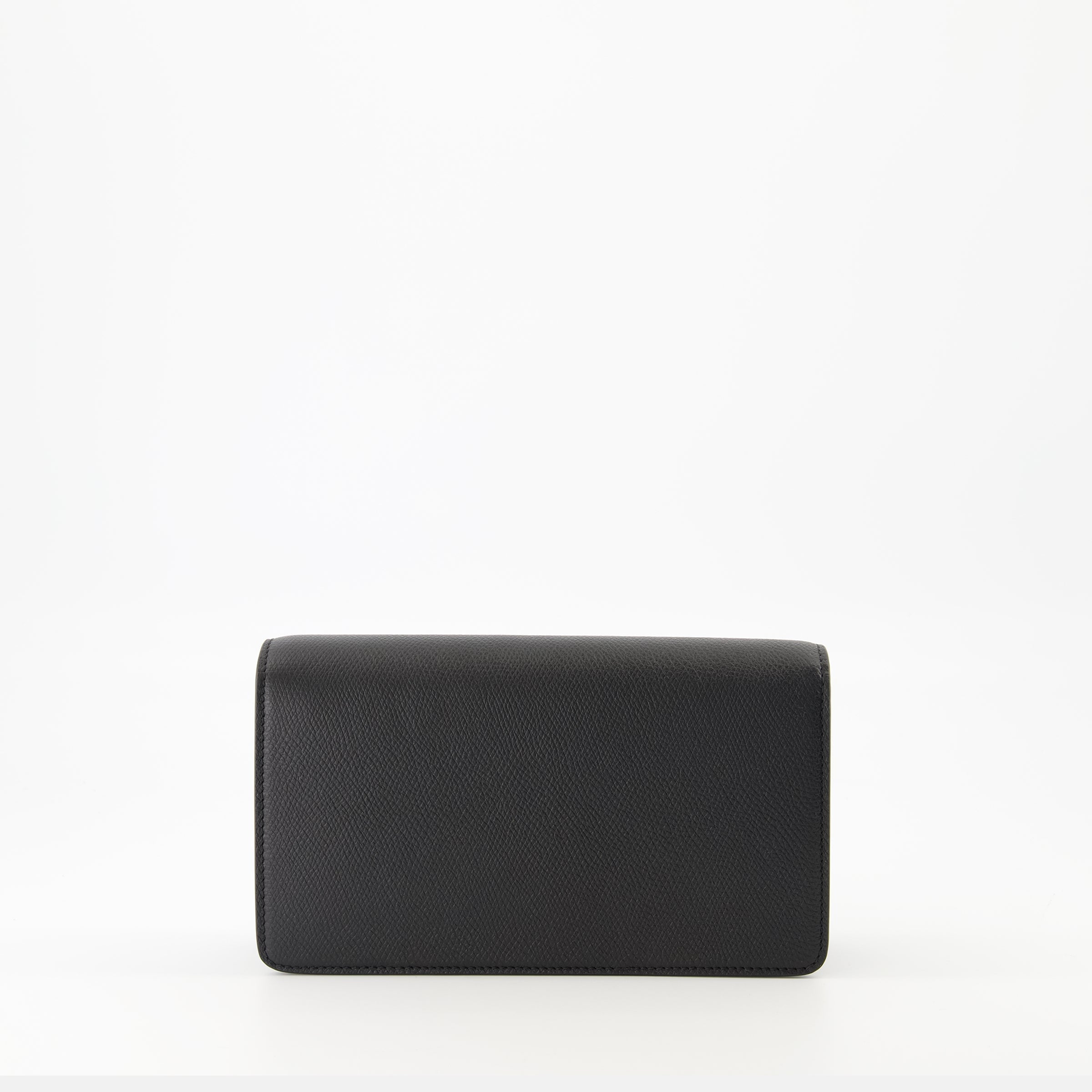 pochette VLogo, Valentino Garavani, grained leather pouch, elegant accessory, stylish clutch