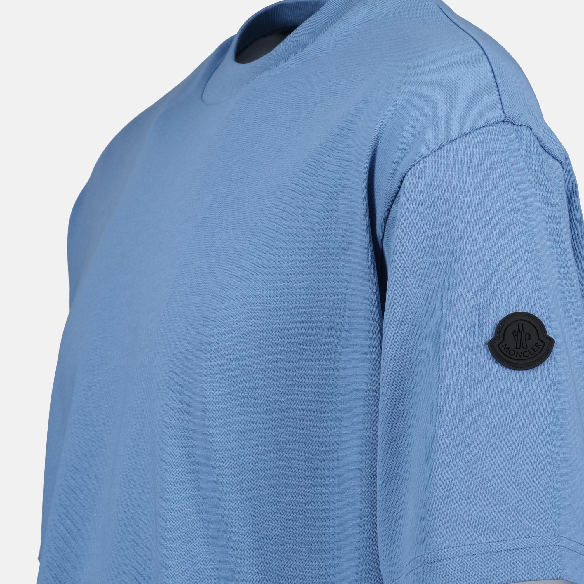 Imagem da T-shirt de logo azul da Moncler para homens - Temporada Outono-Inverno 2024 - Vista Detalhe 5