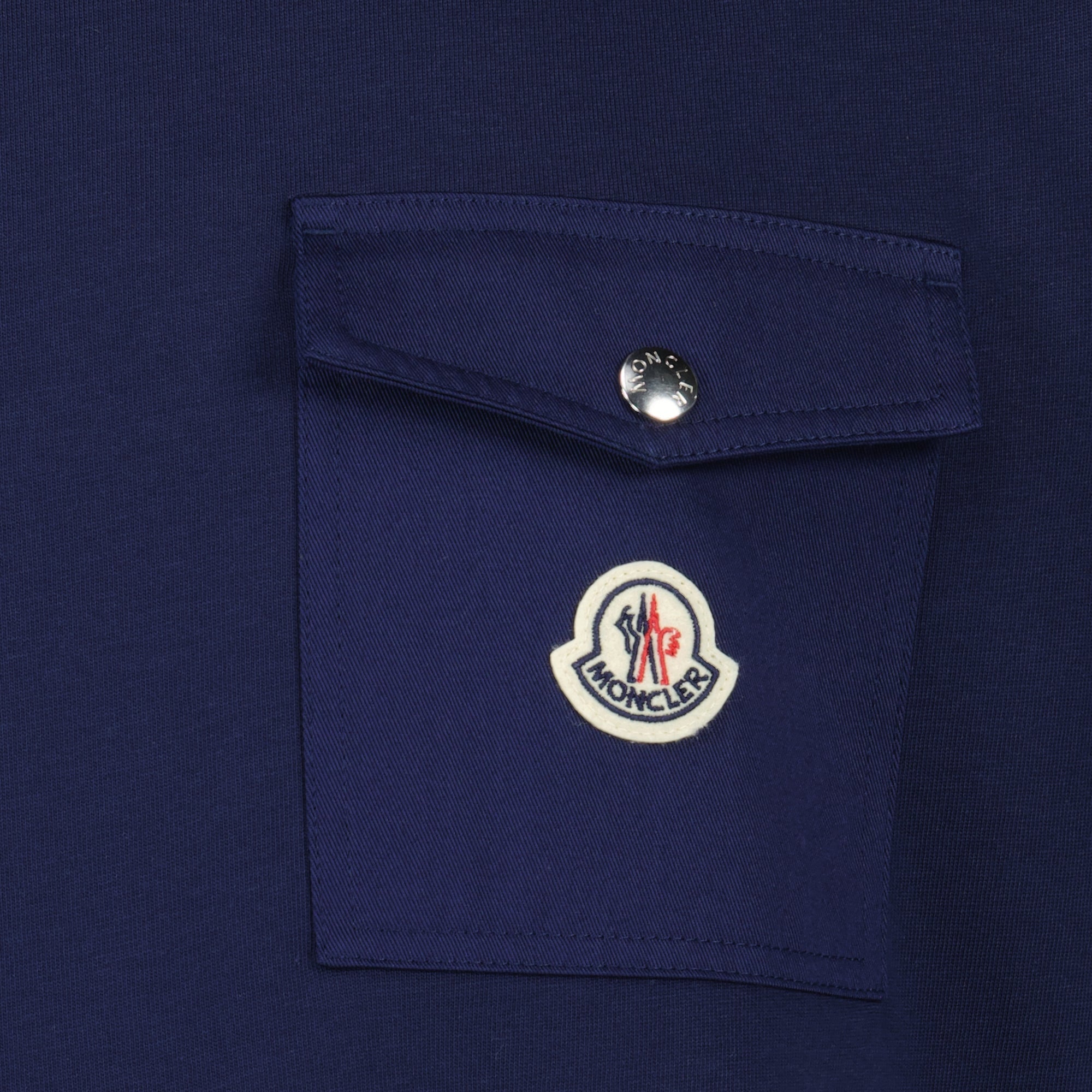 ネイビー ロゴ ポケット Tシャツ - Moncler | WE IN STYLE