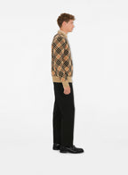 Imagen del suéter de cachemira a cuadros de Burberry para hombres - Temporada Otoño-Invierno 2024 - Detalle 1