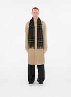 Image of Checkered Cashmere Scarf by Burberry for Unisex - Season Autumn-Winter 2023 - Detail View 7