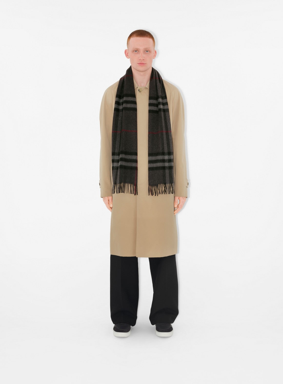 Image of Checkered Cashmere Scarf by Burberry for Unisex - Season Autumn-Winter 2023 - Detail View 7