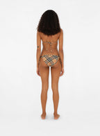 Image de bas de bikini à carreaux beiges par Burberry pour femmes - Saison printemps-été 2024 - Détail 11