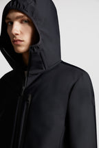 Imagem de casaco de nylon preto da Moncler para homens - Temporada Primavera-Verão 2024 - Detalhe 11
