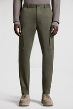 Imagen de pantalones de algodón caqui de pierna recta de Moncler para hombres - Temporada Primavera-Verano 2024 - Vista de detalle 11