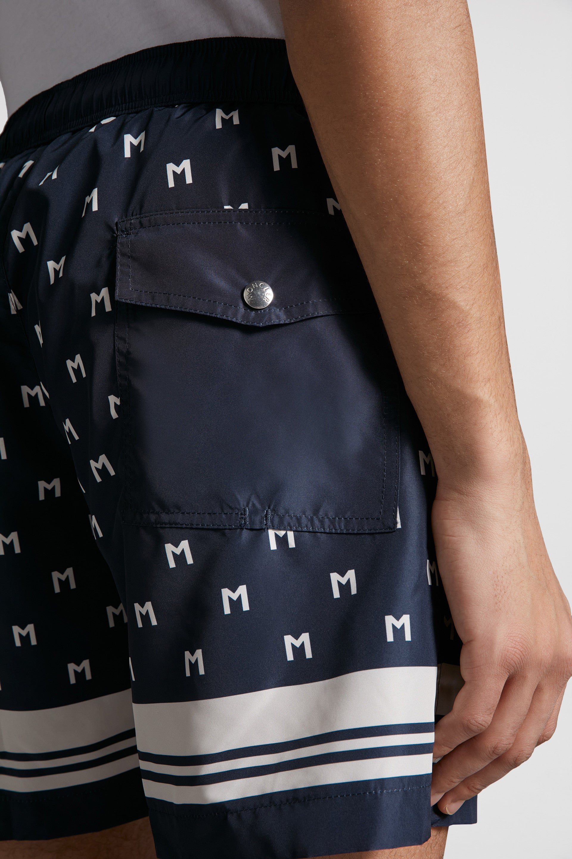 Imagem da jaqueta com zíper em cashmere-algodão da Moncler para homens - Temporada Primavera-Verão 2024 - Detalhe 2