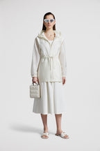 Imagem da jaqueta de nylon branca da Moncler para mulheres - Temporada Primavera-Verão 2024 - Detalhe Vista 13