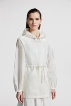 Imagem da jaqueta de nylon branca da Moncler para mulheres - Temporada Primavera-Verão 2024 - Detalhe Vista 12