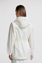 Imagem da jaqueta de nylon branca da Moncler para mulheres - Temporada Primavera-Verão 2024 - Detalhe Vista 10