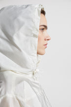 Imagem da jaqueta de nylon branca da Moncler para mulheres - Temporada Primavera-Verão 2024 - Detalhe Vista 8