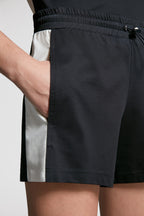 Imagen de pantalones cortos de algodón de Moncler para mujeres - Temporada primavera-verano 2024 - Detalle 8