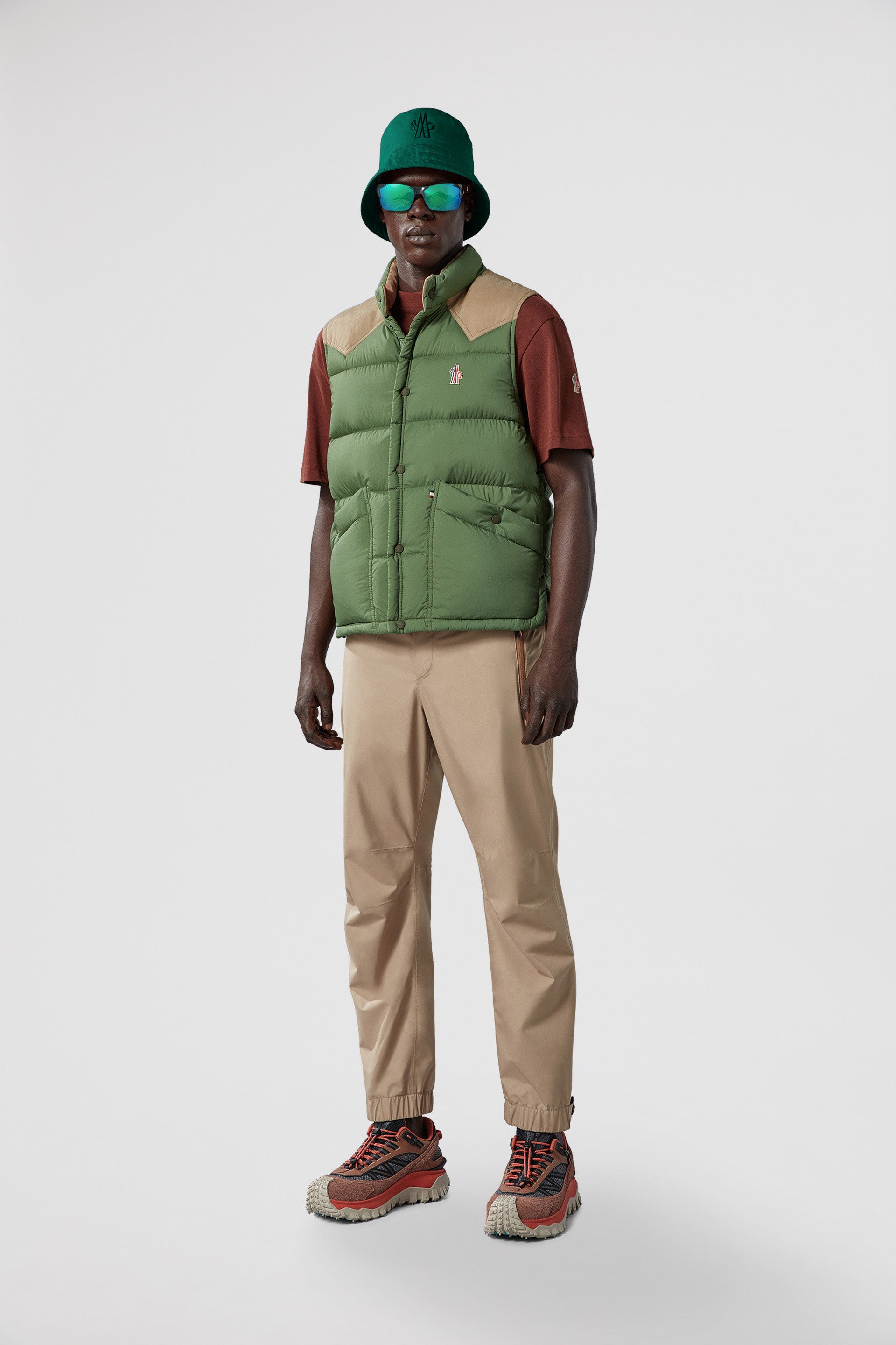Imagen del chaleco sin mangas de nylon Veny de Moncler Grenoble para hombres - Temporada Primavera-Verano 2024 - Vista de detalle 13