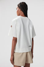 Bild des weißen Logo-T-Shirts von Moncler Grenoble für Damen - Saison Frühling/Sommer 2024 - Detailansicht 10