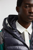 Image d'une doudoune sans manches bleu marine par Moncler pour hommes - Saison Automne-Hiver 2024 - Détail Vue 8
