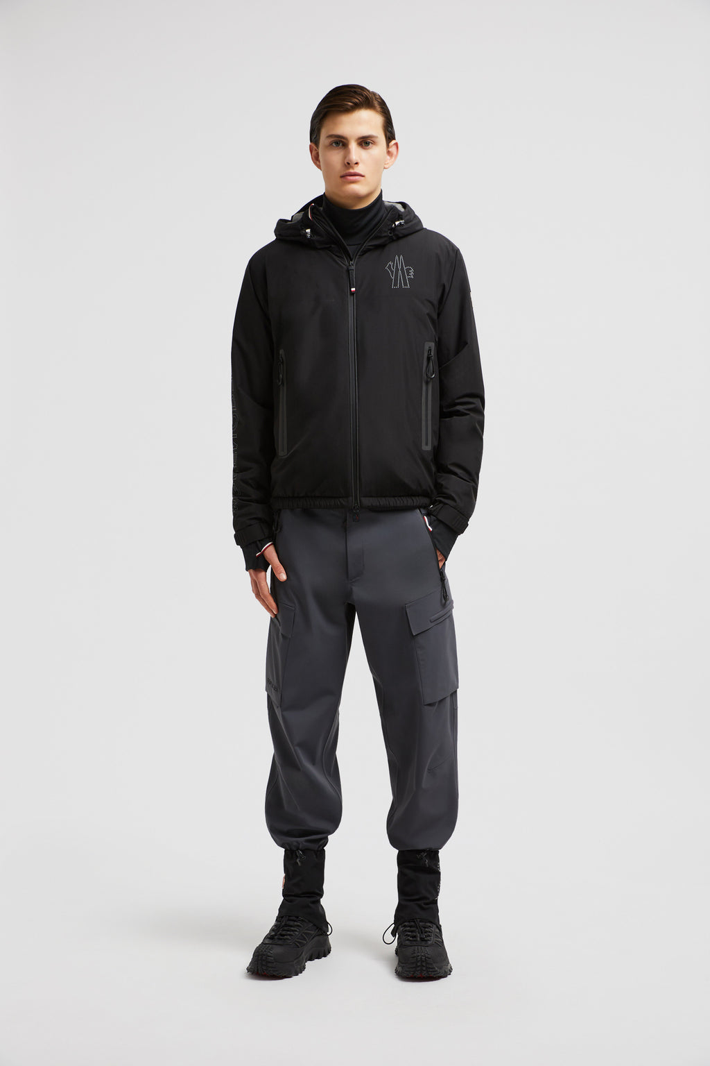 Imagen de la chaqueta de nailon negra de Moncler Grenoble para hombres - Temporada Otoño-Invierno 2024 - Vista de detalle 14