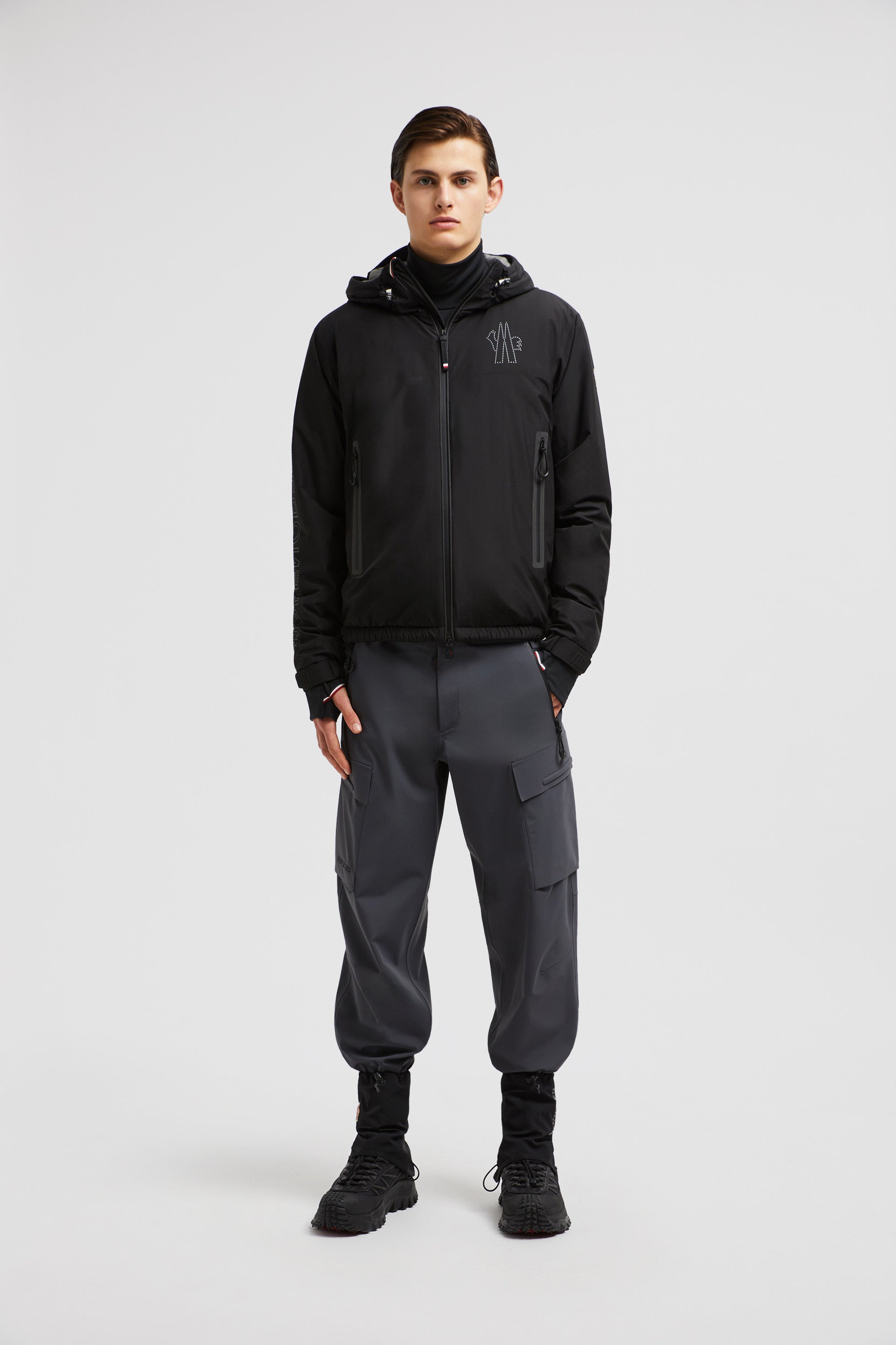 Imagen de la chaqueta de nailon negra de Moncler Grenoble para hombres - Temporada Otoño-Invierno 2024 - Vista de detalle 14