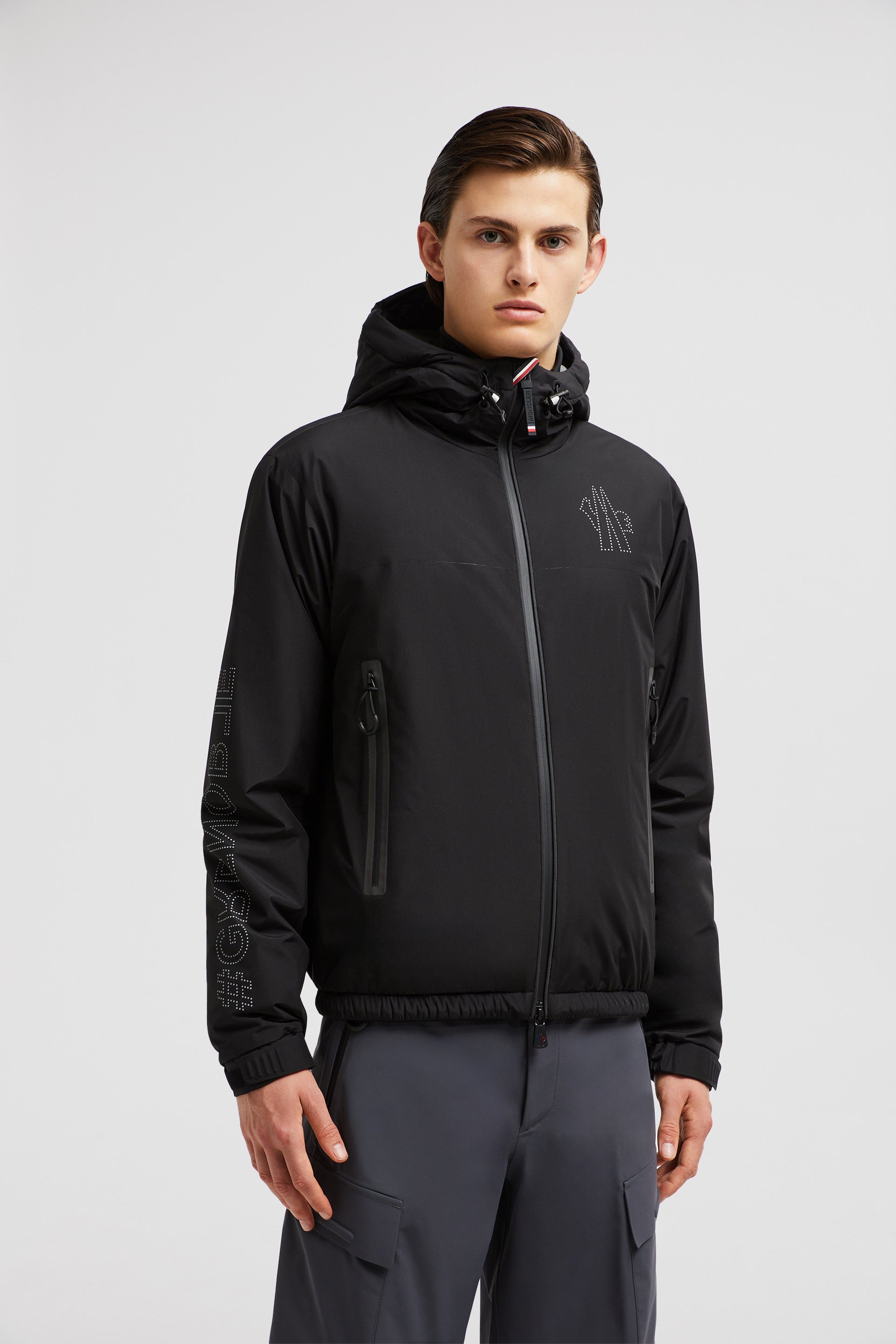 Imagen de la chaqueta de nailon negra de Moncler Grenoble para hombres - Temporada Otoño-Invierno 2024 - Vista de detalle 13