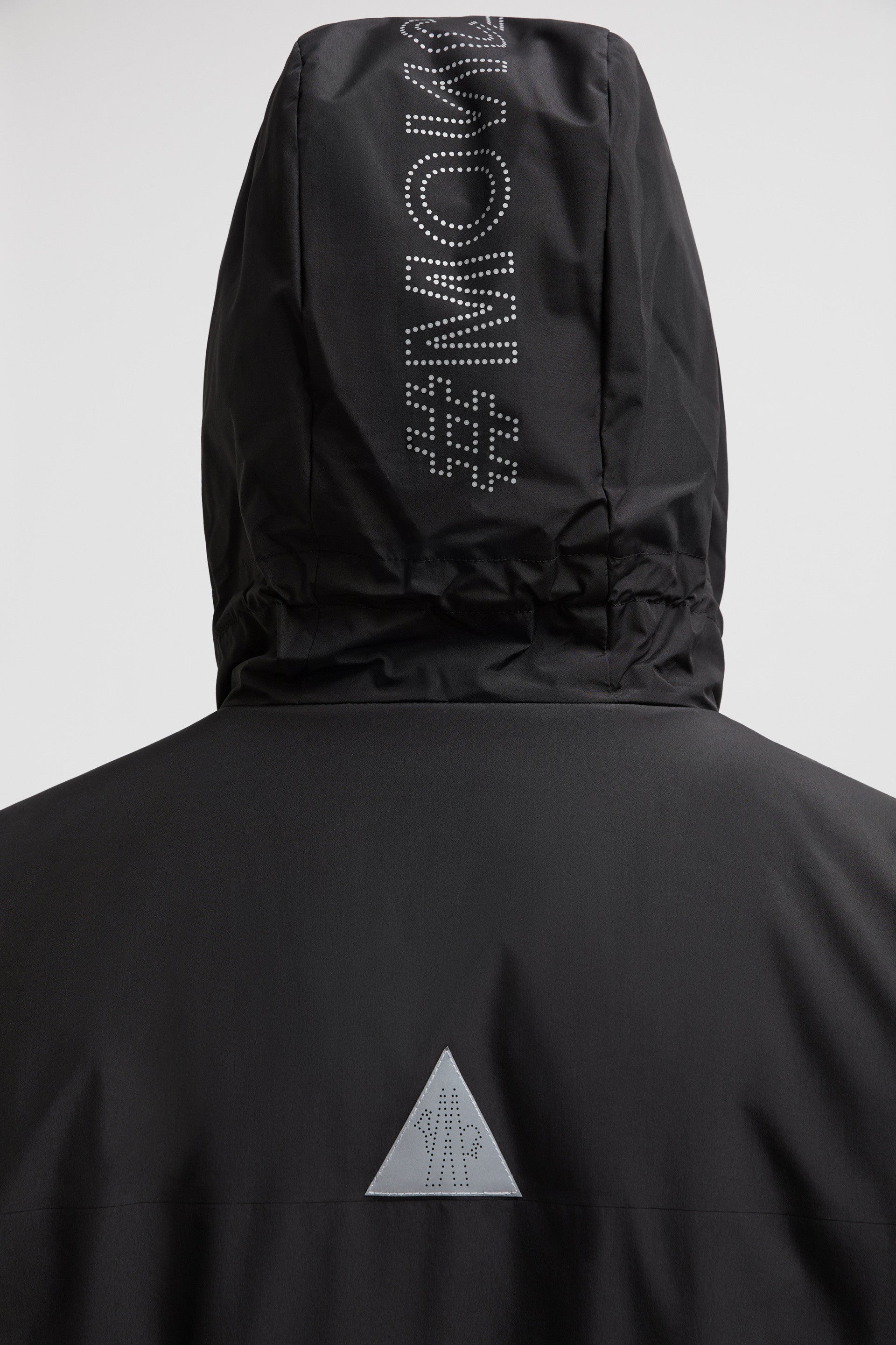 Imagen de la chaqueta de nailon negra de Moncler Grenoble para hombres - Temporada Otoño-Invierno 2024 - Vista de detalle 8