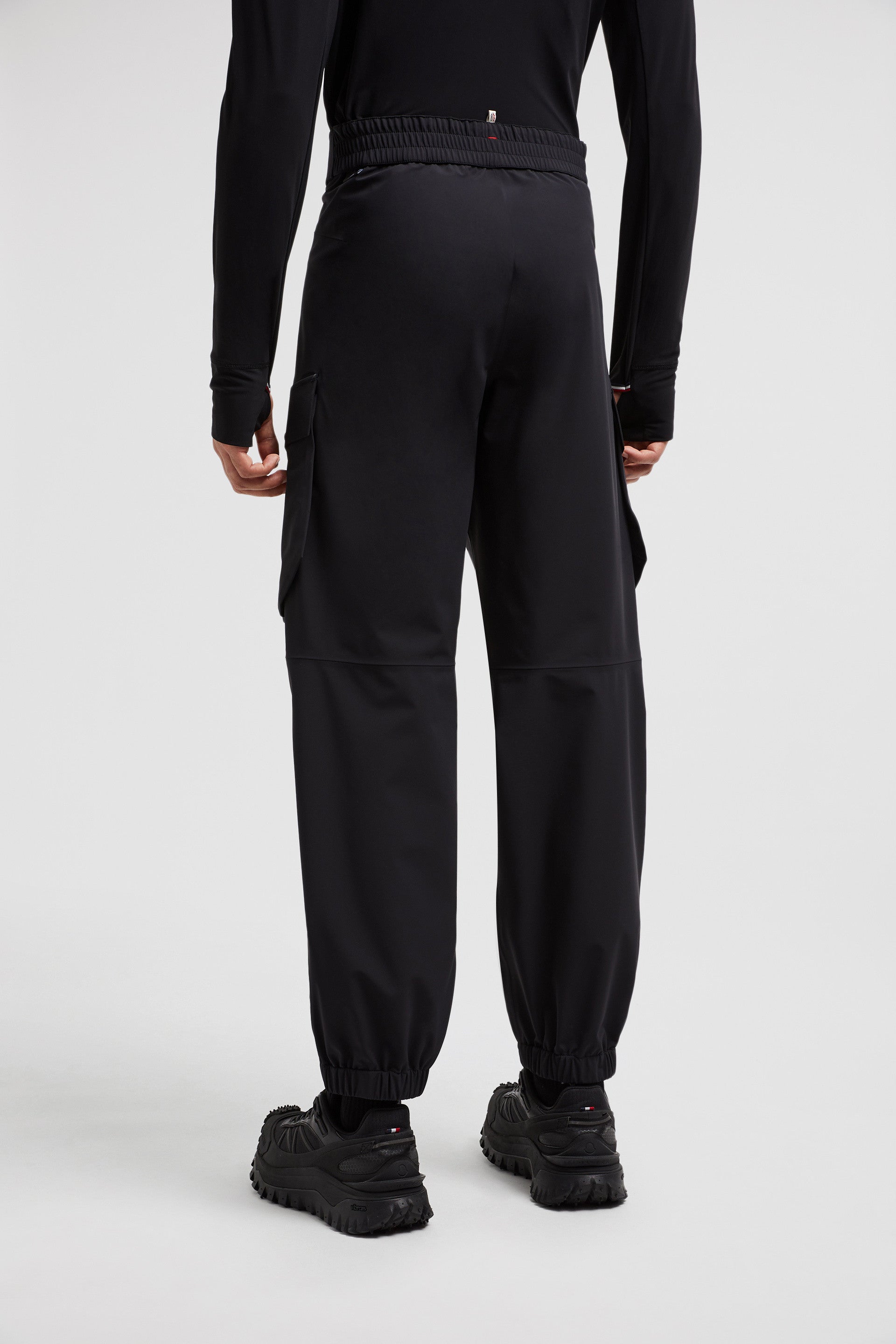 Image of Black Cargo Sport Pants by Moncler Grenoble for Men - Season Autumn-Winter 2024 - Detail View 10