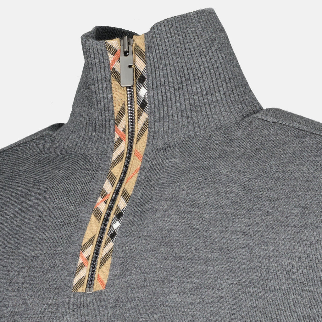 Imagen del suéter de lana gris con cremallera de Burberry para hombres - Temporada primavera-verano 2026 - Vista detallada 1