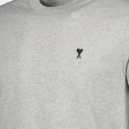Imagen de la camiseta Ami de cœur de Ami PARIS para hombres - Temporada Otoño-Invierno 2025 - Vista de detalle 1