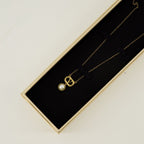 Image de Collier Vlogo avec Perle par Valentino Garavani pour Femmes - Saison Automne-Hiver 2025 - Détail Vue 1