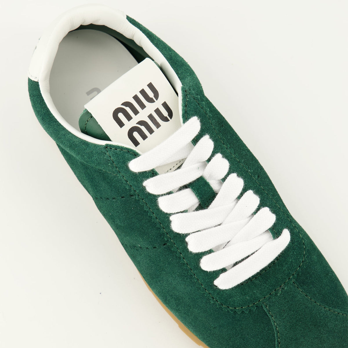 Sneaker Plume aus grünem Wildleder