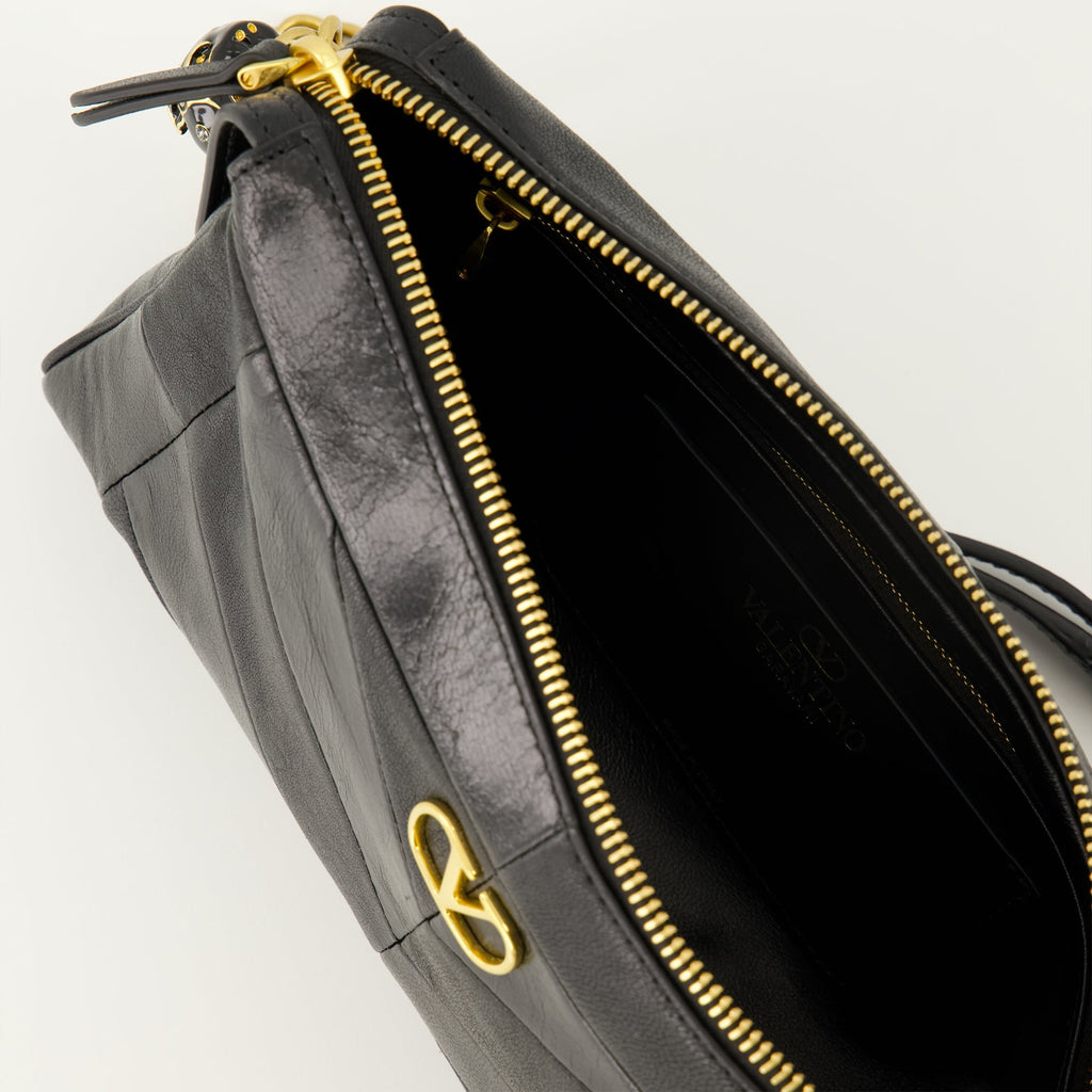 Imagen de la Mini Bolsa Panthea en Cuero Negro de Valentino Garavani para Mujeres - Temporada Primavera-Verano 2026 - Detalle 2