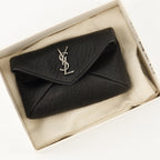 Bild des Cassandre Schlüsselhalters von Saint Laurent für Männer - Saison Herbst-Winter 2025 - Detailansicht 2