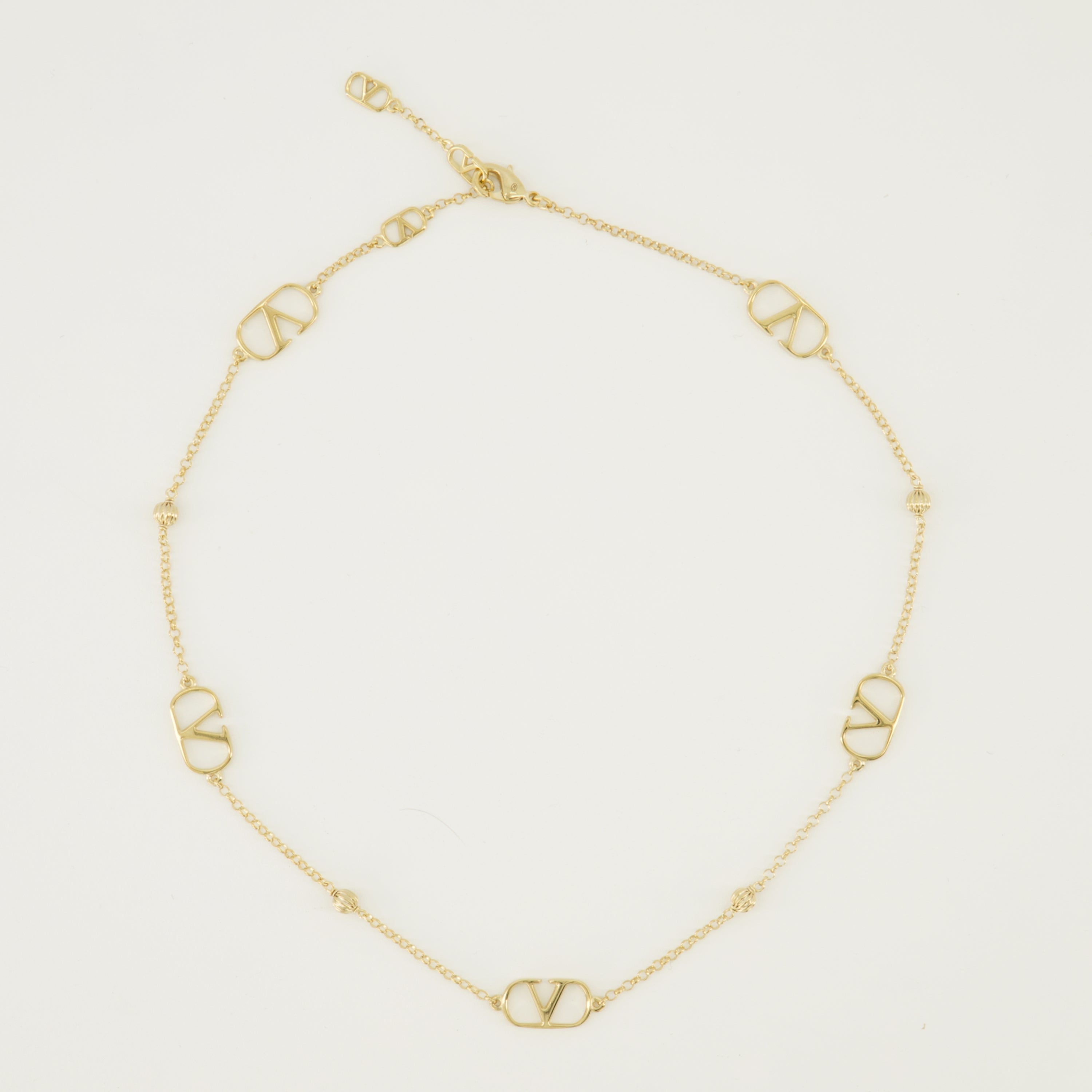 バレンティノ・ガラヴァーニの女性用Vlogoゴールドネックレスの画像 - 2026年春夏シーズン - 正面ビュー