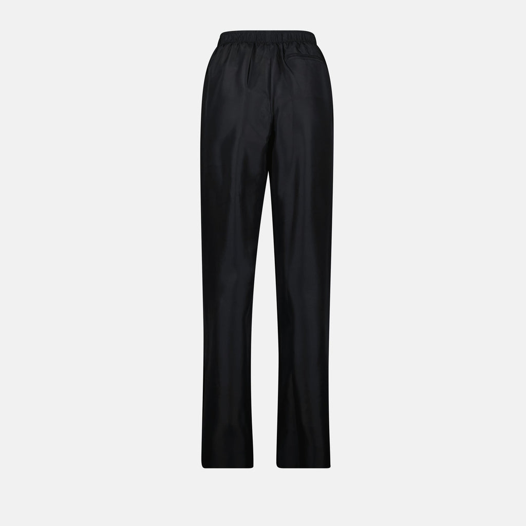 Image de pantalons en soie noire avec taille élastique par Mm6 pour femmes - Saison Printemps-Été 2025 - Vue des détails du produit 1