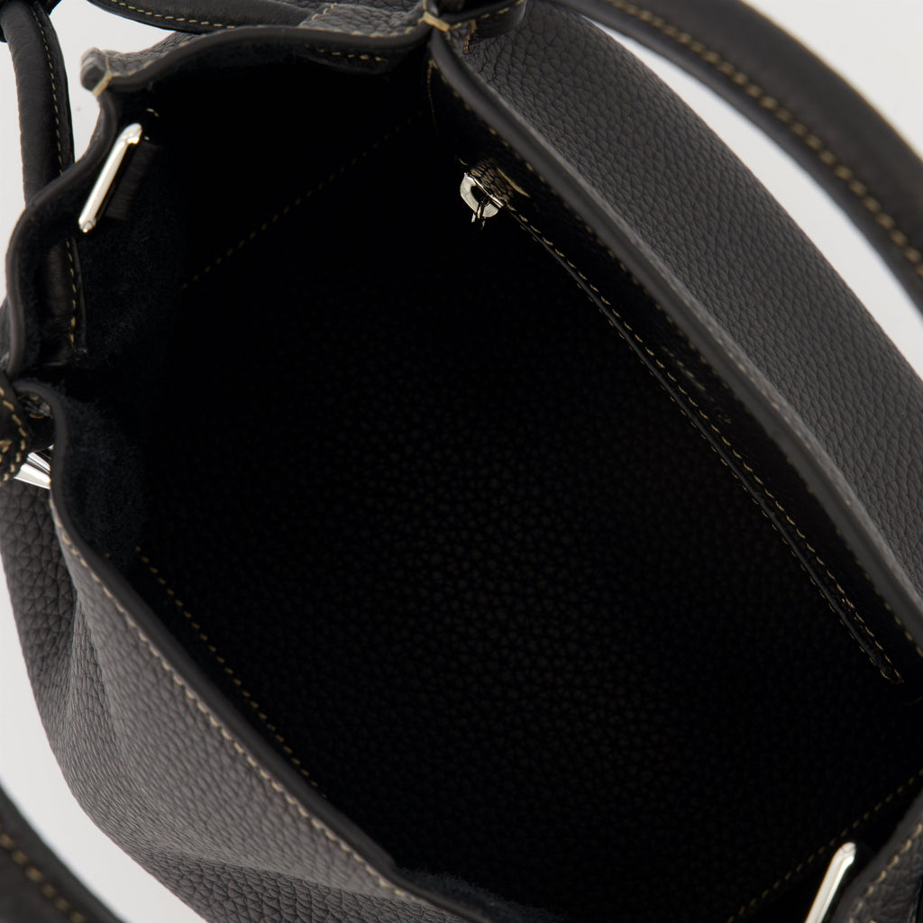 Tod's bucket bag, black leather bag, grained calf leather, Italian designer accessories, Fall-Winter 2025 collection