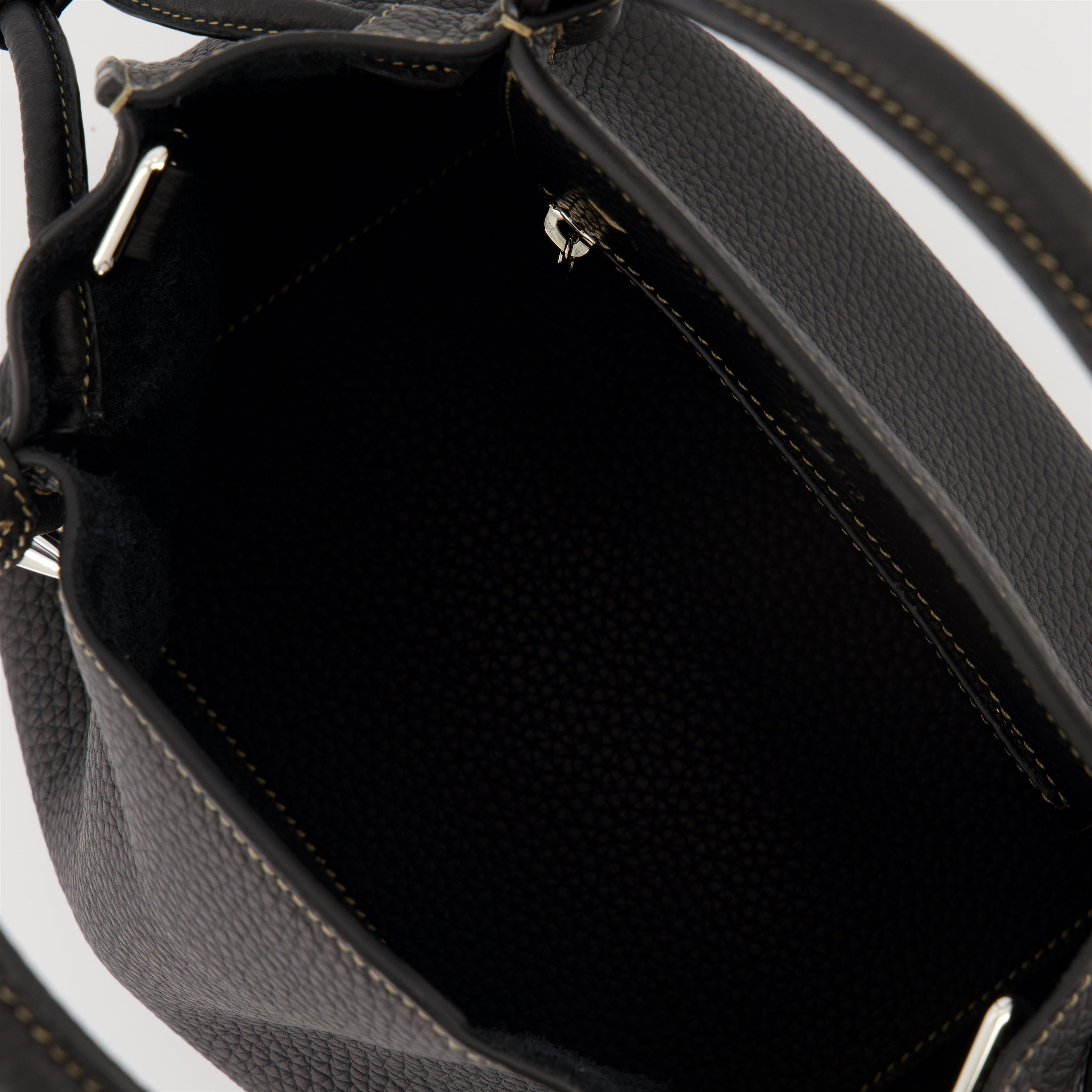 Tod's bucket bag, black leather bag, grained calf leather, Italian designer accessories, Fall-Winter 2025 collection