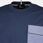 Bild eines T-Shirts mit Denim-Tasche von Moncler Grenoble für Herren - Saison Frühling-Sommer 2026 - Detailansicht 2