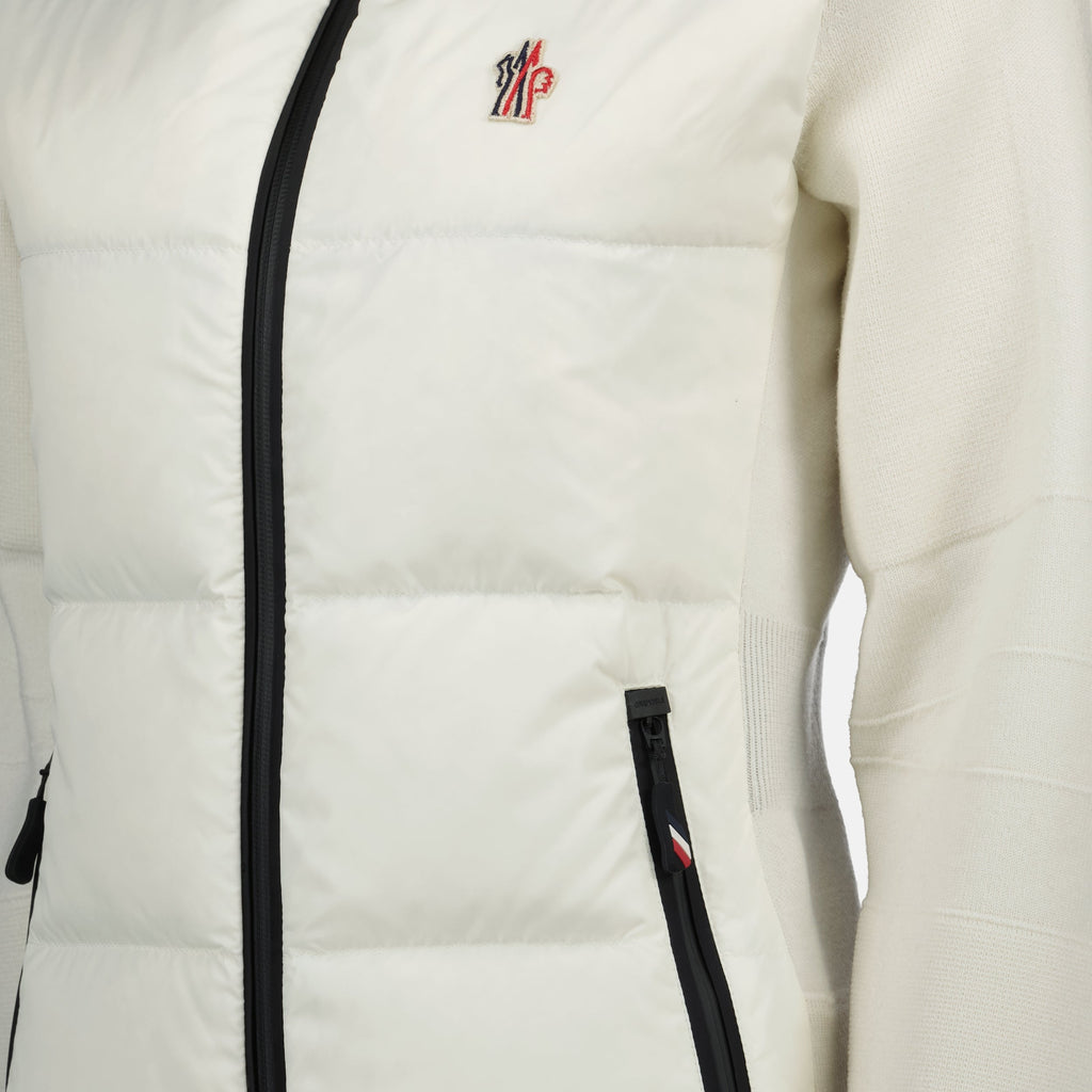 Imagen del cárdigan acolchado de Moncler Grenoble para mujeres - Temporada Otoño-Invierno 2024 - Vista de detalle 1