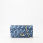 여성을 위한 Fendi의 데님 체인 백기우스트 지갑 이미지 - 시즌 봄-여름 2025 - 정면 보기