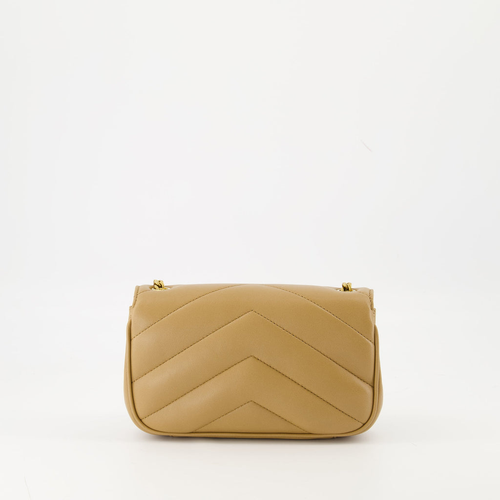 Imagen del Sac Loulou Mini Beige de Saint Laurent para Mujeres - Temporada Otoño-Invierno 2025 - Vista Posterior