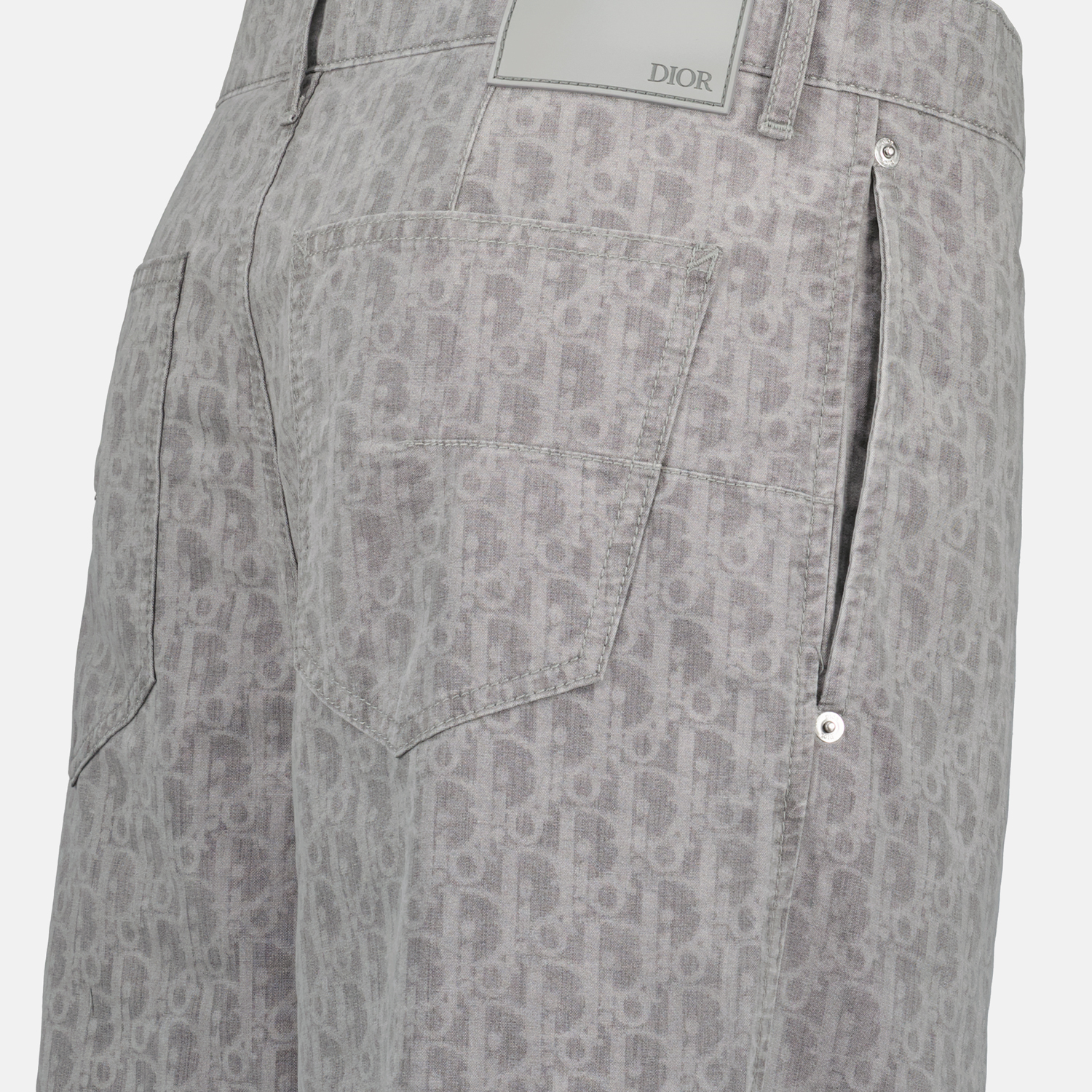 Image of Grey Carpenter Jeans by Dior for Men - Season Spring-Summer 2025 - Detail View 1