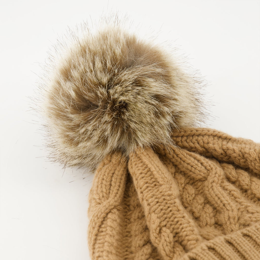 Image d'un bonnet en cachemire avec pompon par Moncler pour femmes - Saison Automne-Hiver 2025 - Détail Vue 2