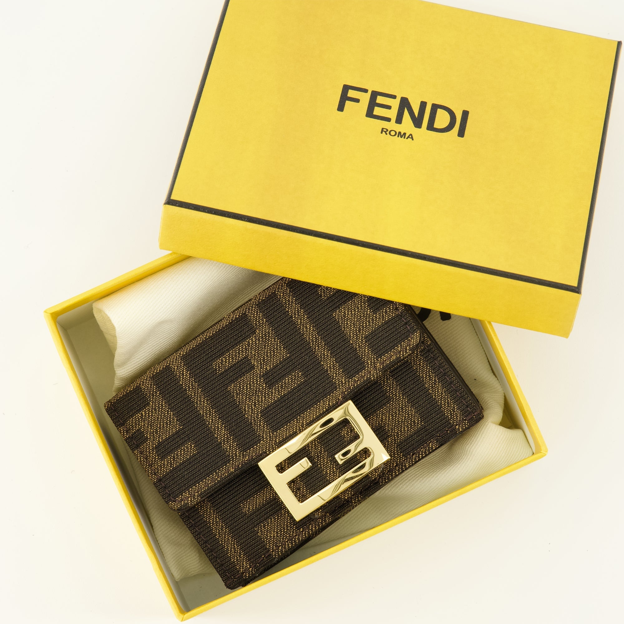 Image of Mini Portefeuille à Trois Volets ff Marron by Fendi for Women - Season Spring-Summer 2026 - Detail View 2