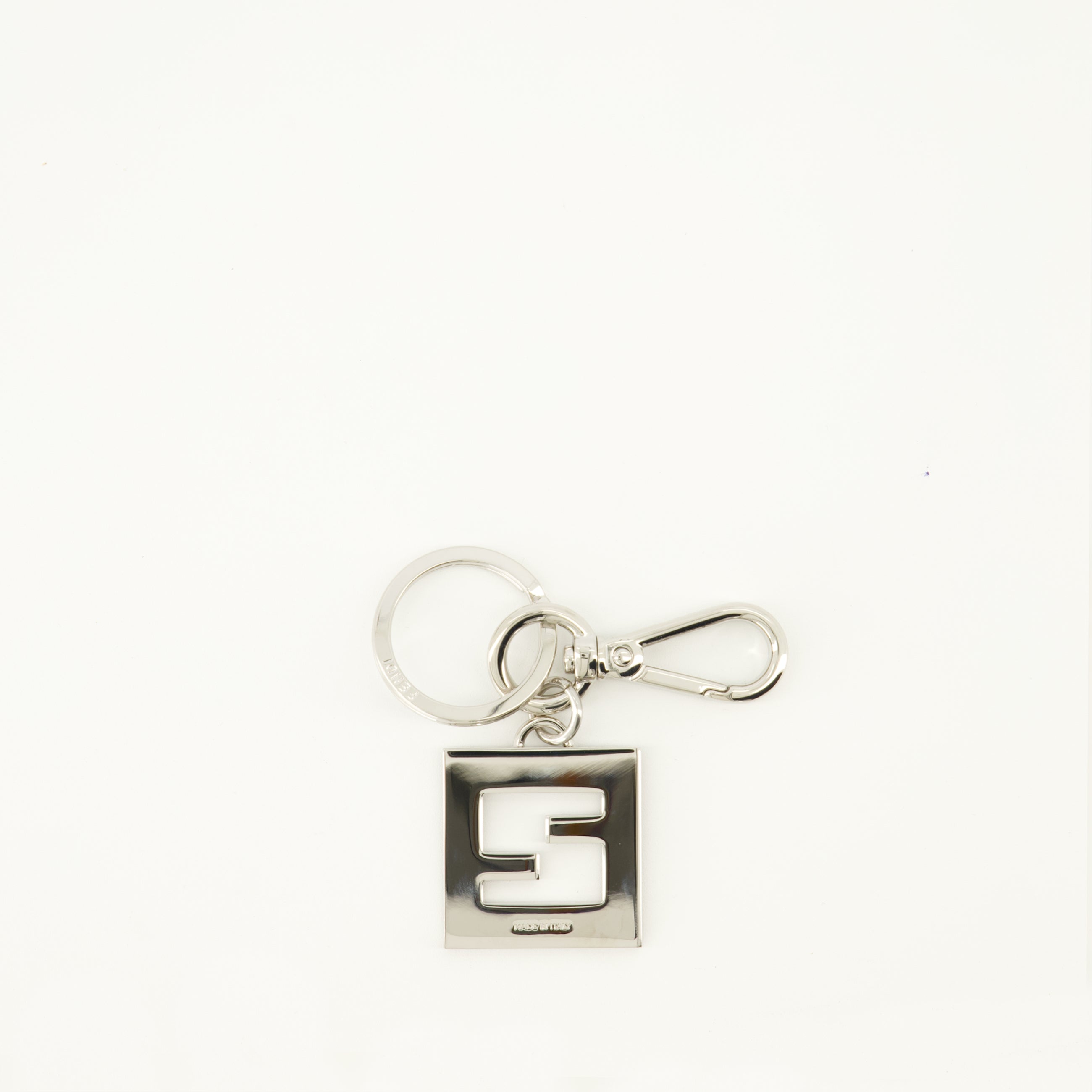 Bilde av firkantet FF svart og sølv nøkkelor fra Fendi for menn - Sesong Vår-Sommer 2026 - Bakvisning